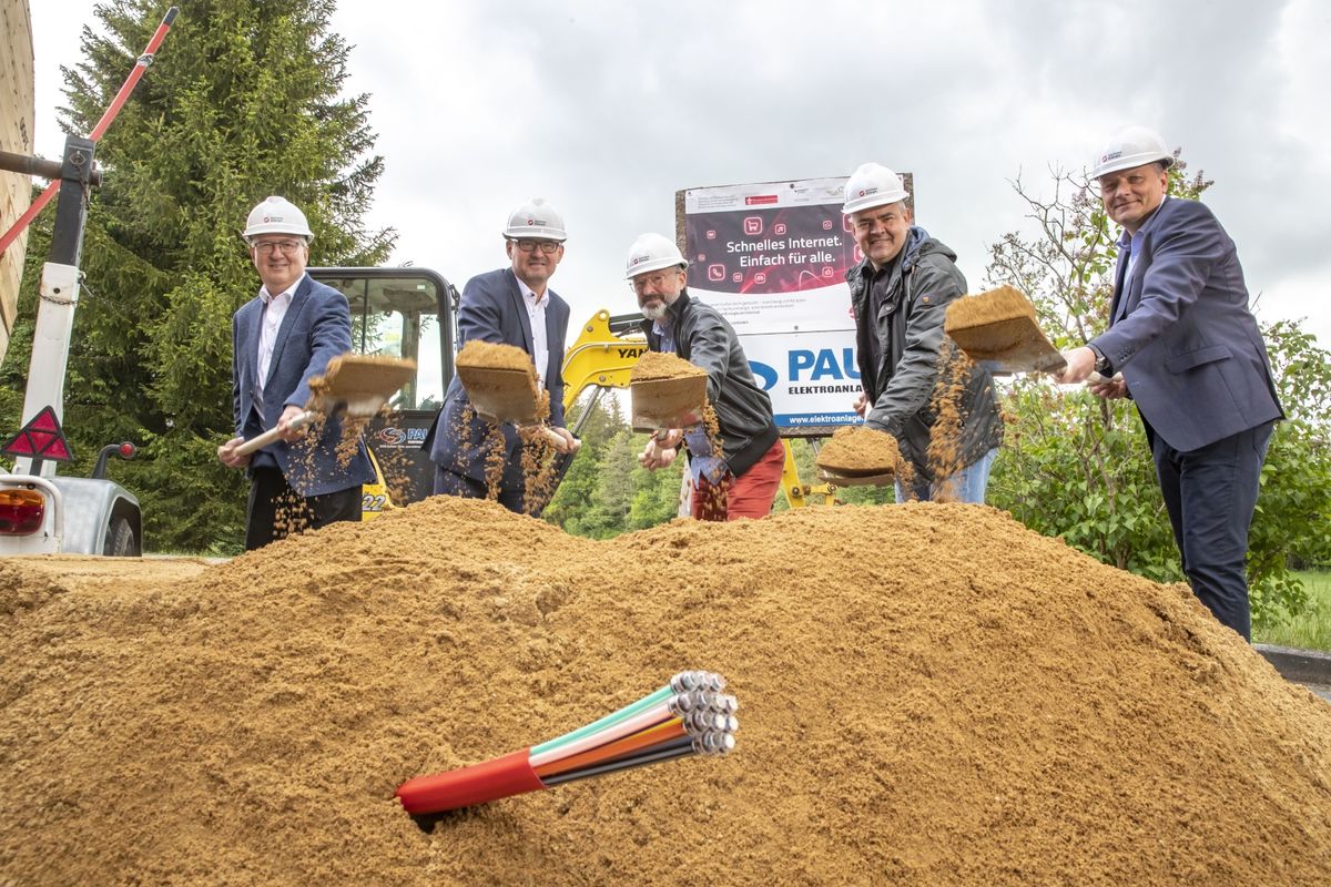 Titelbild Spatenstich für schnelles Internet in Neusalza-Spremberg
